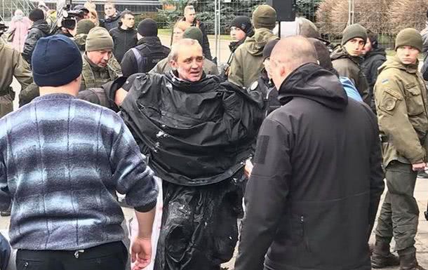АТОшник совершил самоподжог у офиса президента