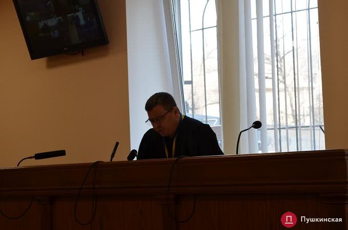 Подозреваемый в организации убийства Гандзюк попросил видеоконференцию с Одессой, но где он сейчас — в суде не знают