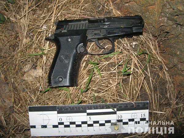 Житель Одесской области открыл стрельбу в подъезде дома (фото)