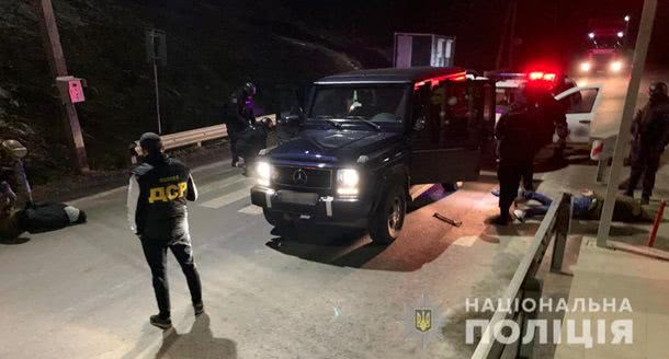 Стрельба на Закарпатье: силовики остановили два автомобиля с вооруженными преступниками