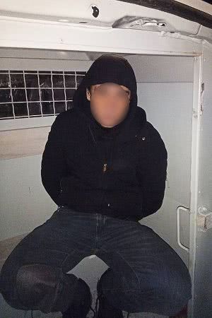 В Одессе нацгвардейцы поймали вора, который пытался через залезть окно залезть в чужую квартиру