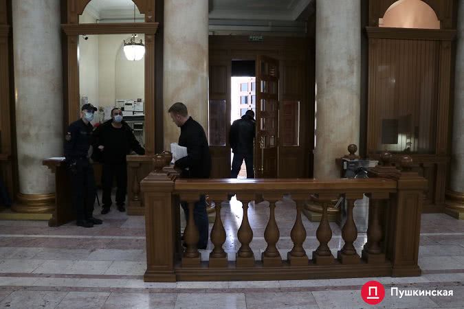 Коронавирус и Одесская мэрия: почти все в масках, но есть исключения