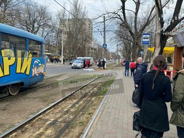 В Одессе трамвай насмерть сбил женщину