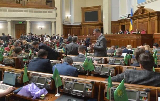 Народные депутаты соберется для голосования по режиму ЧП