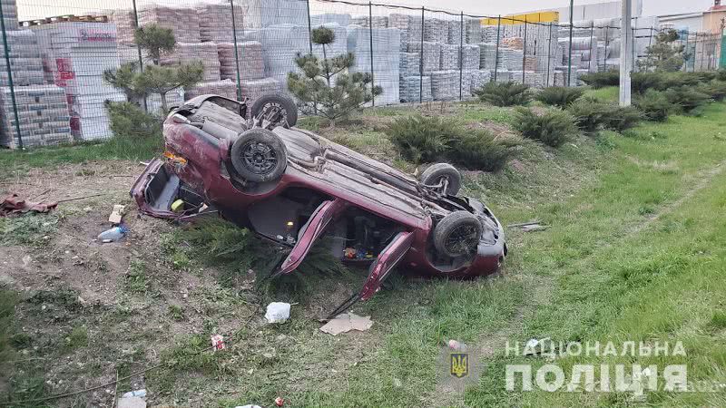 Возле Лиманки иномарка слетела в кювет: есть пострадавшие