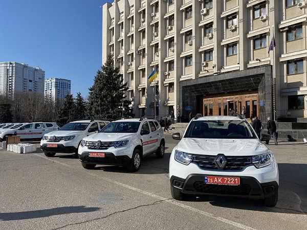 Семейным врачам Одесской области выдали служебные автомобили