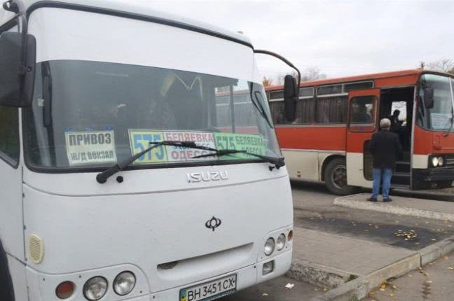Для медработников Одесской области организовали автобусы, которые возят их на работу и домой