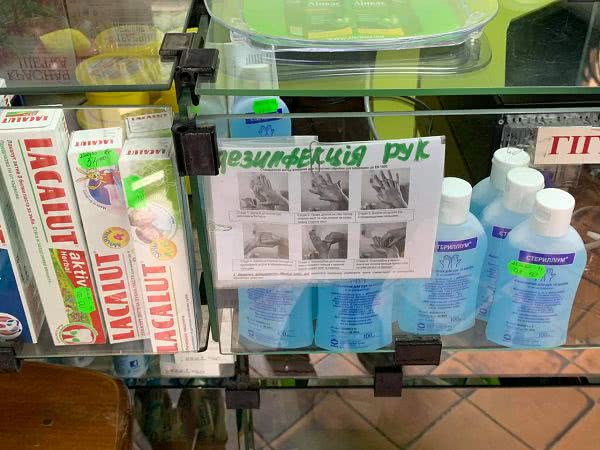 В Черновцах маски по 10 гр. на рынке, а в аптеках они закончелись В Черновцах маски по 10 гр. на рынке, а в аптеках они закончелись