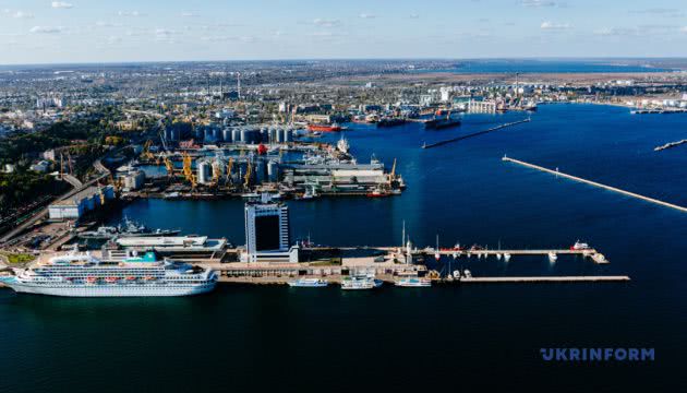 В Одесі водії транспорту і пасажири ігнорують обмеження