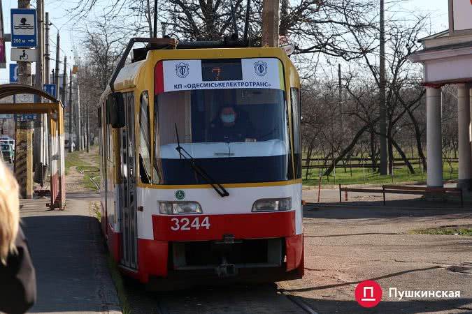 Из-за карантина и страха перед штрафами в Одессе на работу не вышли от 30 до 50% водителей автобусов