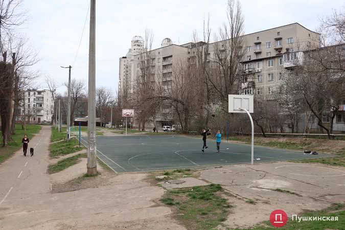 Новая крыша, забор и стадион: в Одессе за 40 миллионов отремонтируют школу на площади 10 Апреля