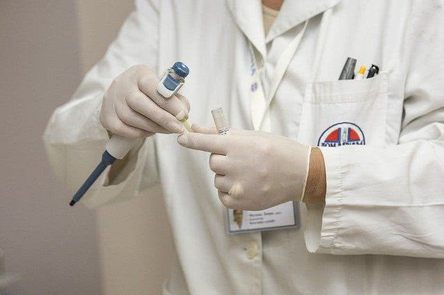 Бывших медиков и студентов просят стать волонтерами в случае ухудшения ситуации с пандемией коронавируса