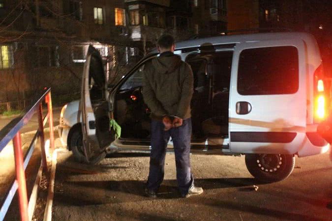 В Одессе водитель под кайфом устроил гонки на скорости 160 км/ч. Полиция стреляла по колесам