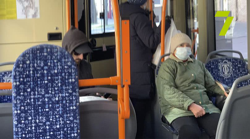 В одесском общественном транспорте ездят без удостоверений и масок (фото, видео)