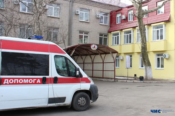 Из-за карантина врачи не могут попасть на работу в Ильичёвскую больницу