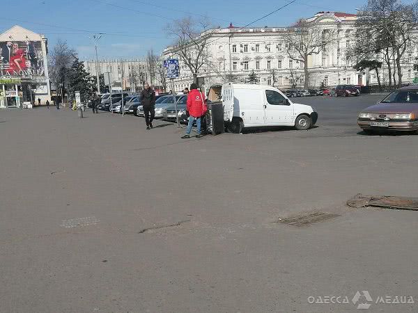 Из Одессы в Киев: возле ЖД-вокзала процветает бизнес «бомбил»