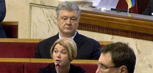 Порошенко "бежал" из Украины чтобы не получить подозрение