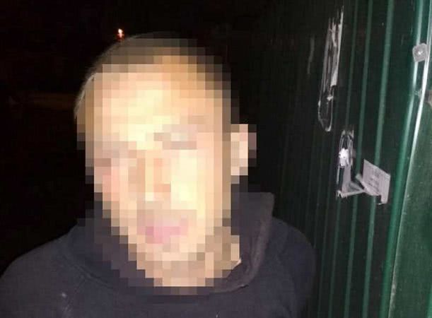 Ночью в Одессе зарезали женщину: подозреваемые в убийстве задержаны (фото)