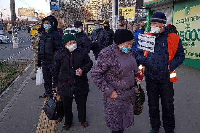 В Одессе медики могут вне очереди ездить в трамваях и троллейбусах