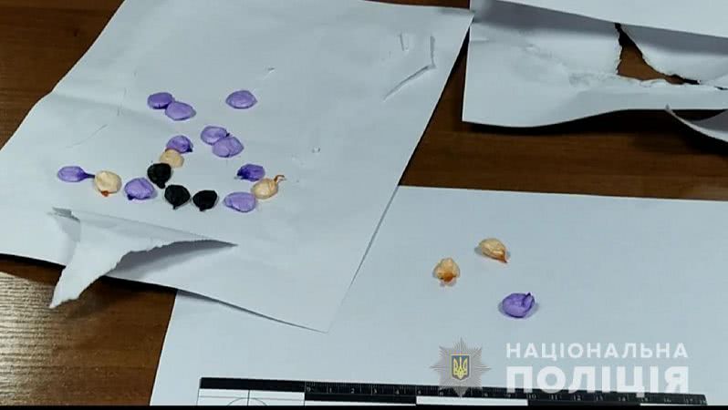 В одесском суде обвиняемому попытались передать наркотики прямо перед заседанием