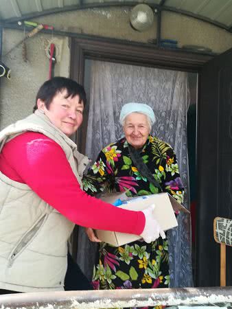 Одесская область: в Окнянском районе людям преклонного возраста помогают пережить карантин