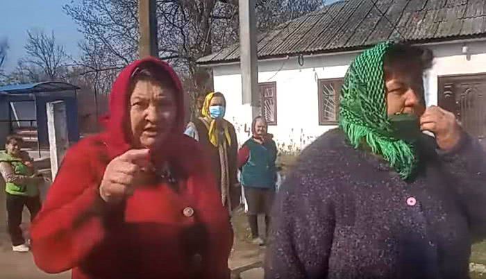 В маленьком селе Одесской области устроили протесты из-за приехавшего заробитчанина (видео)