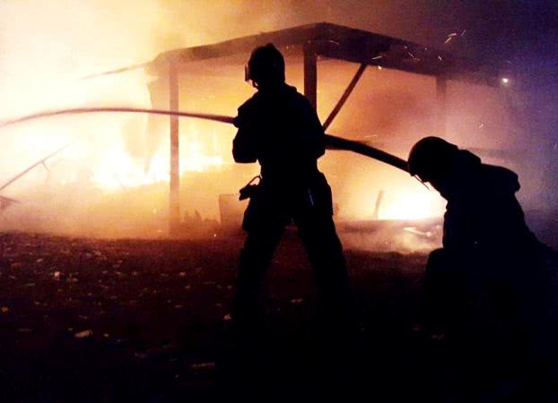ЧП на базе отдыха в Одесской области: уничтожены два деревянных дома (фото)