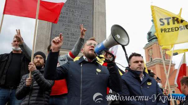 В Варшаве антикарантинный митинг разгоняли слезоточивым газом