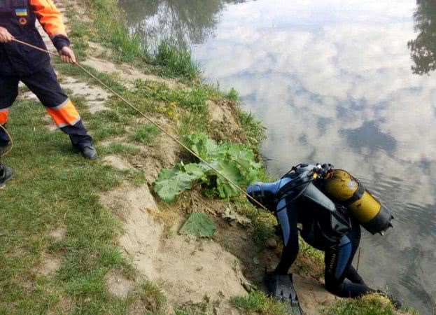 Авто сорвалось в воду: под Одессой трагически погибли рыбаки (фото)