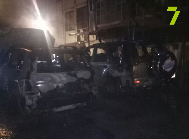 Взрыв и пожар: в центре Одессы горели припаркованные автомобили (фото)