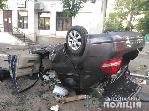 Гонки по ночному городу: четыре человека пострадали в ДТП в Одесской области (фото)