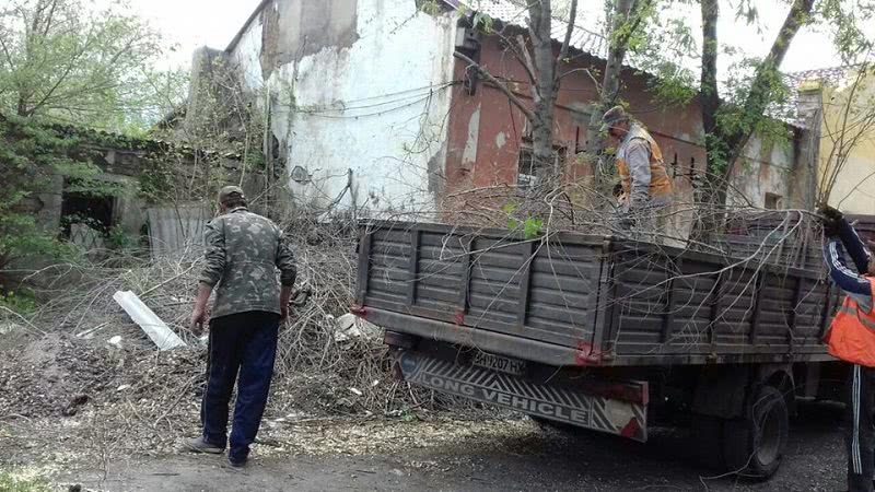 Коммунальщикам пришлось ликвидировать несколько стихийных свалок в Арцизе-2 (фотофакт)