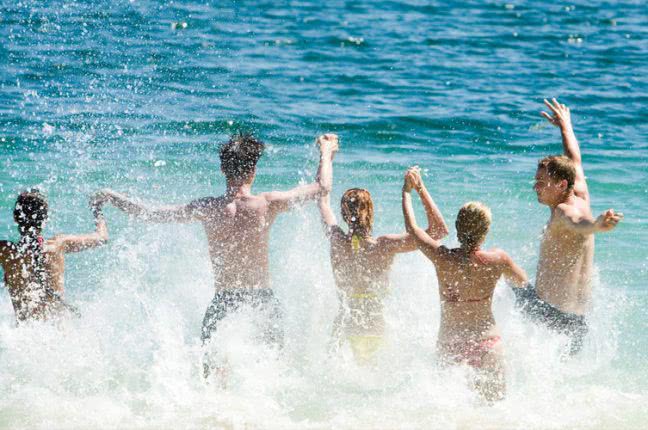 Почему пляжный сезон может быть опасным из-за коронавируса — мнение