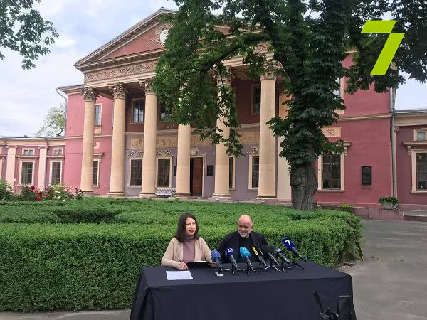 Ройтбурд останется директором Одесского художественного музея (фото)