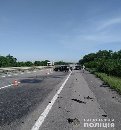 Під Одесою водій BMW зіткнувся з відбійником: внаслідок ДТП одна людина загинула, ще троє травмовані