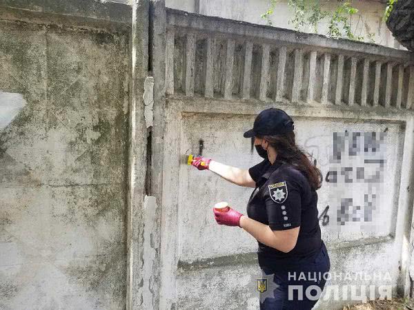 Стоп наркотики: в Белгороде-Днестровском  закрасили около полсотни надписей с пагубной рекламой