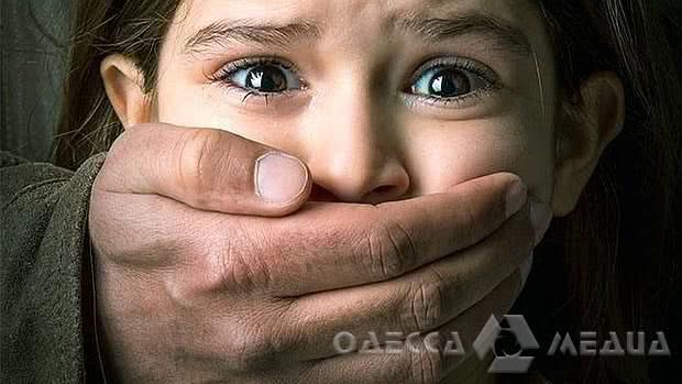 В Одесской области отчим изнасиловал 14-летнюю падчерицу