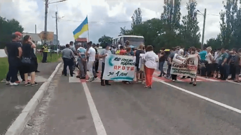 Против большого Болградского района: люди перекрыли трассу Одесса-Рени