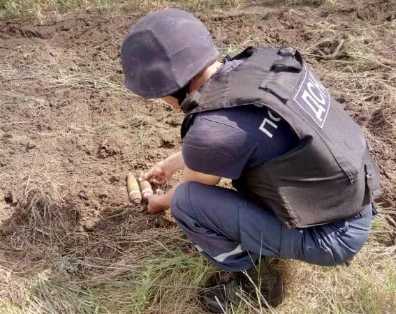 В Одесской области спасатели обезвредили почти две тысячи взрывоопасных предметов