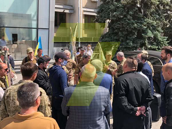 Передача гуманитарной помощи Одесской области превратилась в протест ветеранов АТО (фото)