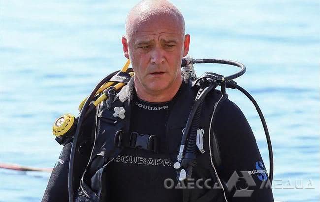Мэр Одессы нырнул к затонувшему танкеру Delfi (видео)