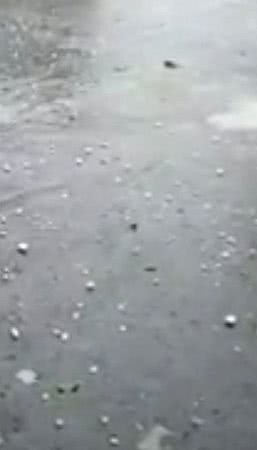 Шторм у Ізмаїлі: затопило вулиці та градом побило автомобілі
