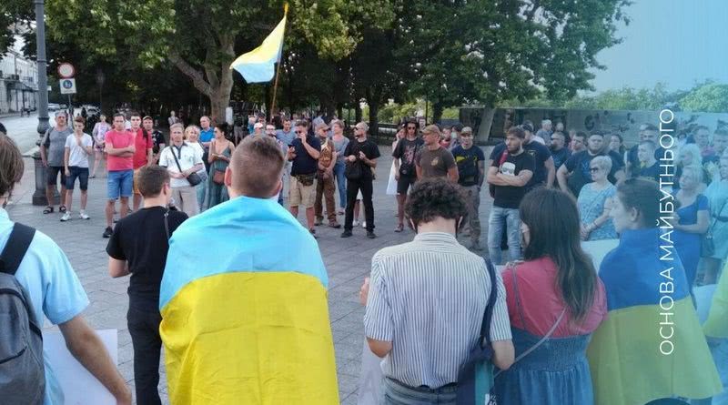Одесити протестують проти роззброєння армії та капітуляції (фото)