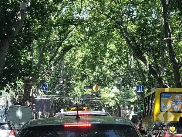 Два квартала улицы Пушкинской в Одессе снова стали четырехполосными