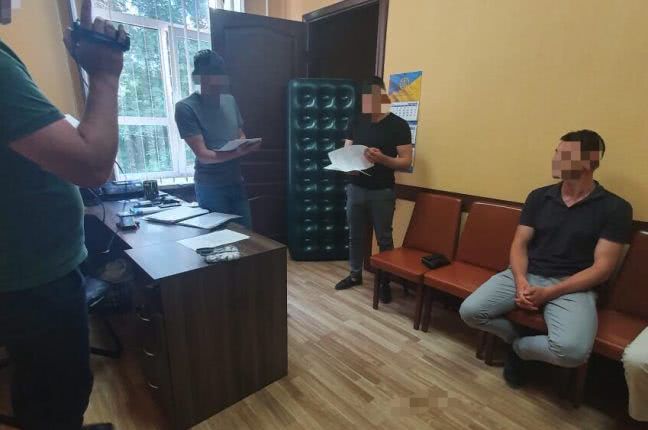 В Одессе подполковник СБУ возглавлял преступную группировку