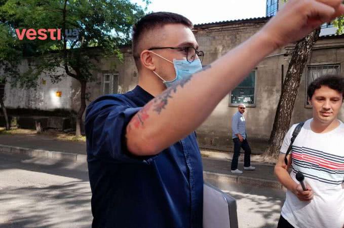 Одесский убийца под зданием суда оскорблял журналистов и сказал им "закрыть рот"