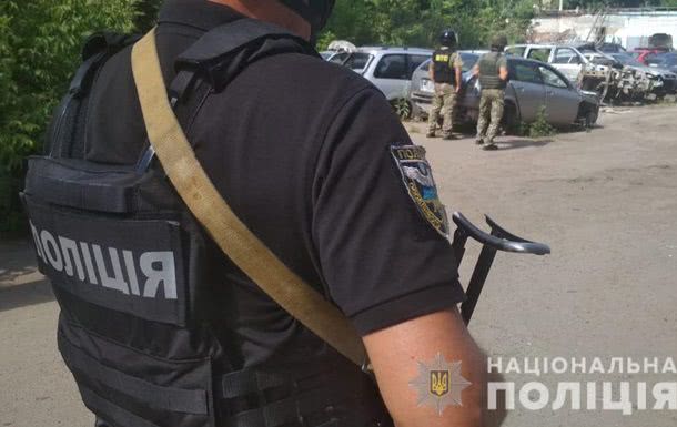 В Полтаве угонщик угрожает подорвать себя и полицейского гранатой