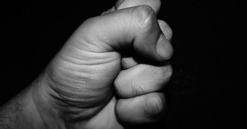 В Одеській області шестеро чоловіків нещадно побили підлітка, бо запідозрили його у крадіжці