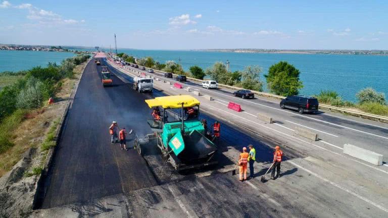 Служба автодорог анонсирует запуск движения по обновленному пролету моста через Хаджибейский лиман