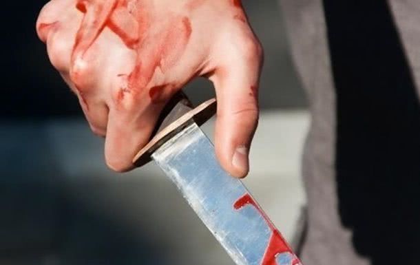 В Киеве на детской площадке произошла драка, ранили ножом военного